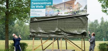 Onthulling bouwbord nieuwe Zwemcentrum De Welle